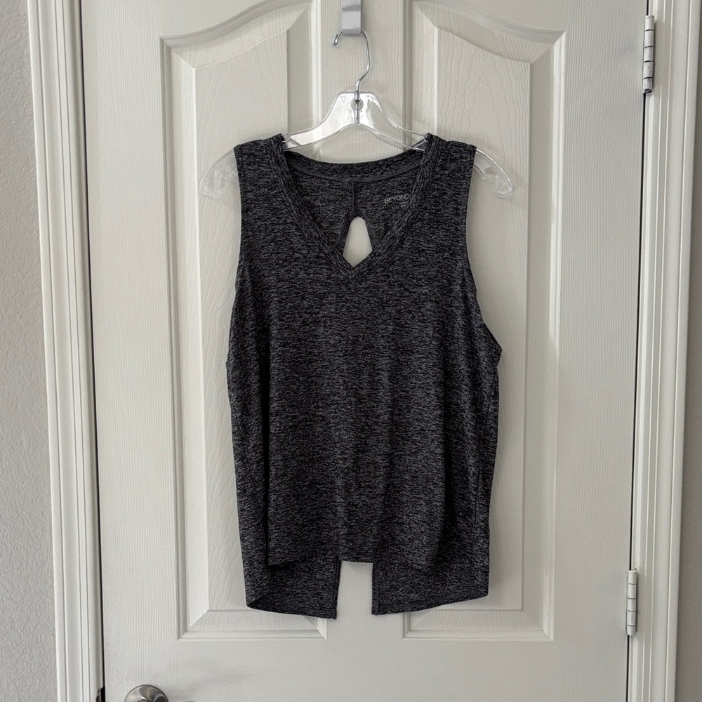 Beyond Yoga Black & Gray Space Dye V-Neck Featherweight Split Back Tank Size S - Picture 2 of 10